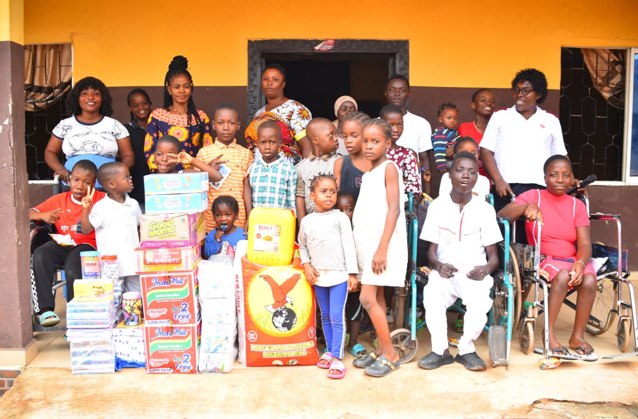 LAOF volunteers and children gathered outside with donated supplies