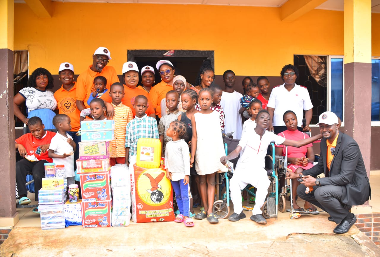 Children, caregivers and LAOF volunteers gathered at a community venue